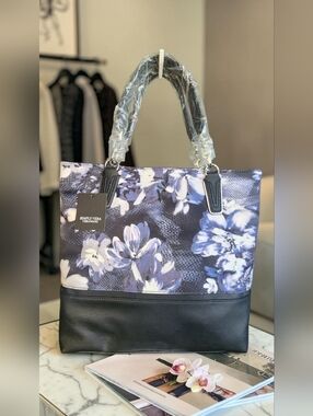 Simply Vera Floral Medium To Large Tote In Blue & Black NWT